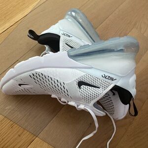 Nike Air Max 270 Womens shoes.Highly rated